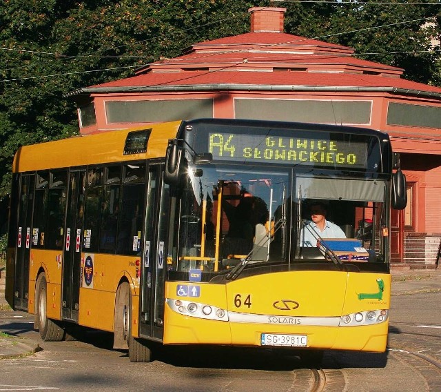 Autobus linii A4 kursuje na takiej samej trasie, jak tramwaje