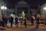 Bielsko-Biała. Protest przed kurią. "Jak wam nie wstyd?" - skandowali uczestnicy w obronie ofiary księdza pedofila. Diecezja przeprasza