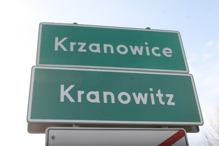 Krzanowice: Burza o niemieckie tablice, które są większe od polskich [ZDJĘCIA]