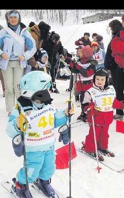 Mimo narzekań radnych, że najmłodsze pokolenie nie umie jeździć na nartach, na zawodach Koziołka Matołka jest tłok