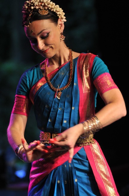Romana Angel pobierała lekcje tańca w Indiach