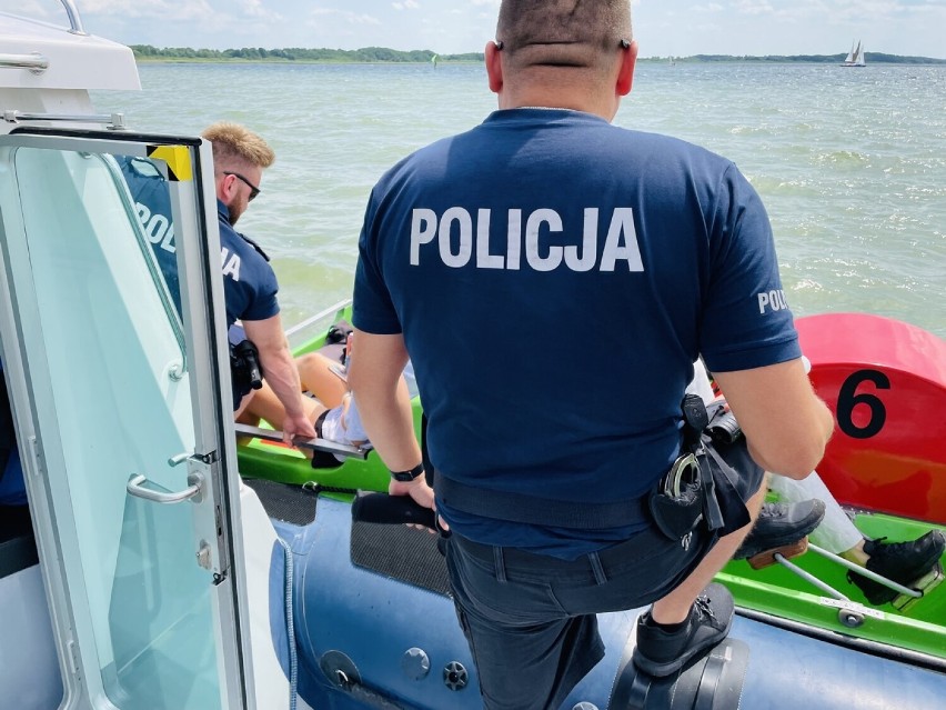 Bezpiecznie nie tylko na lądzie. Policyjni wodniacy patrolują jezioro Miedwie