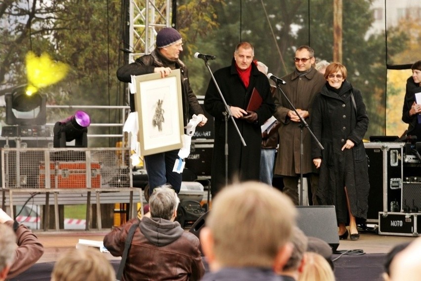 Wrocław: &quot;Pociąg do nieba&quot; wyjechał z pl. Strzegomskiego (NOWE ZDJĘCIA)