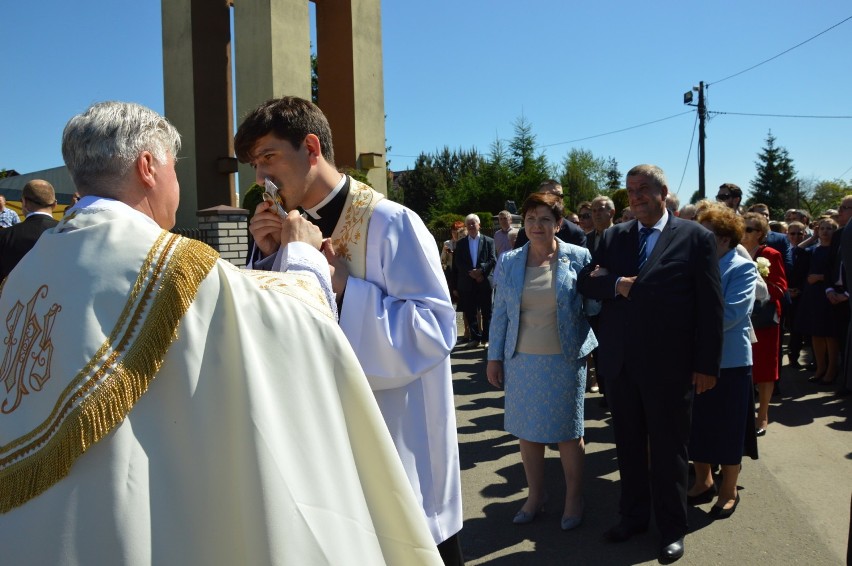 Ks. Tymoteusz Szydło odprawia swoją pierwszą mszę świętą