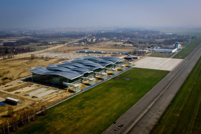 Budowa wrocławskiego lotniska z lotu ptaka (ZDJĘCIA)