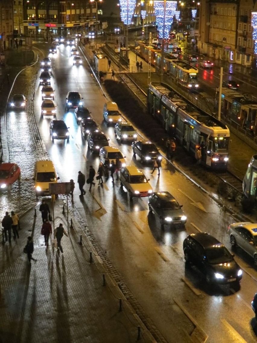 Wrocław: W centrum stanęły tramwaje