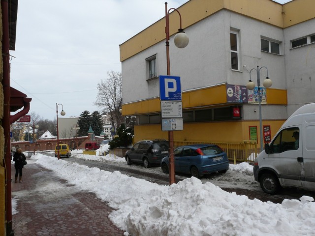 Miejsca parkingowe przy ul. Staszica koło kina Marzenie