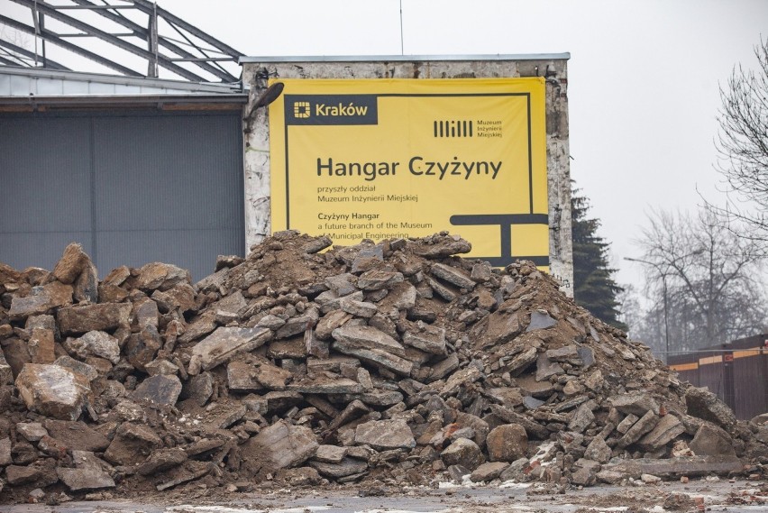 Prace rozbiórkowe w Hangarze Czyżyny związane z modernizacją...