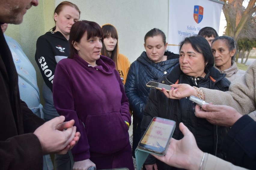 Wierzymy, że wszystko skończy się dobrze - mówią ukraińskie rodziny, które mieszkają w Szczypiornie. ZDJĘCIA