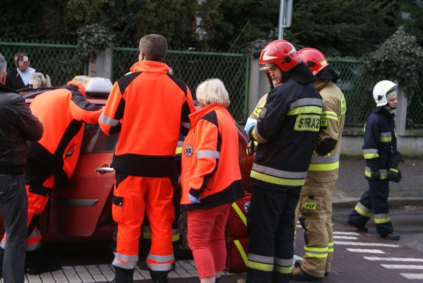 Wypadek w Kaliszu. Zderzenie aut na skrzyżowaniu Polnej i Młynarskiej. ZDJĘCIA