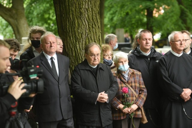 Ojciec Marian Sojka, jeden z najbliższych współpracowników ojca Tadeusz Rydzyka spoczął na cmentarzu przy ulicy Wybickiego. Zmarł po długiej i ciężkiej chorobie w wieku 61 lat.
