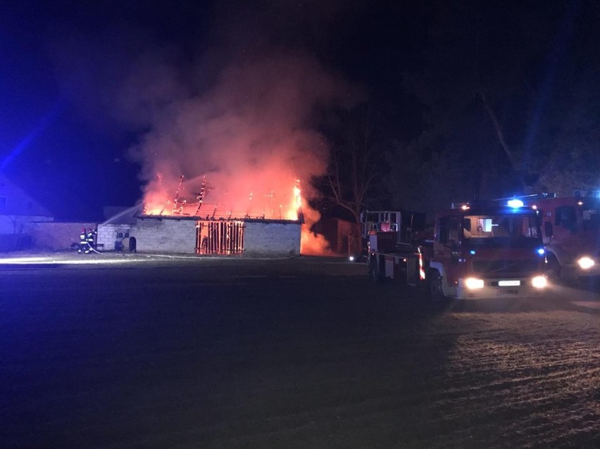 Przyłęk: Groźny pożar stodoły w poniedziałkowy wieczór