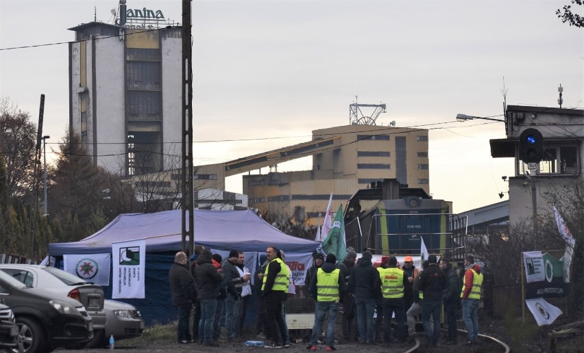 Górnicy z ZG Janina w Libiążu protestują w obawie i niepewną...