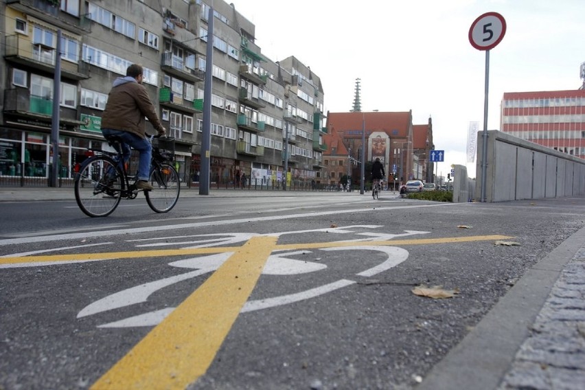 Mimo, że budowa parkingu pod pl. Nowy Targ dawno się...