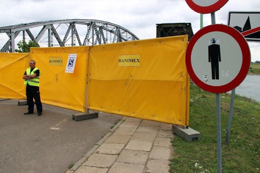 Lisewo Malb. Przejście przez most na Wiśle tylko dla osób z imiennej listy