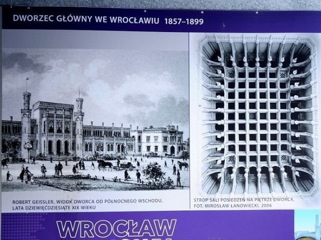 9.IV.2010 r. zamknięto gł&oacute;wne wejście do budynku dworca. Celem przebudowy jest nie tylko remont, ale odtworzenie zabytkowego kompleksu dworca. Ze starych zdjęć i plan&oacute;w utworzono wystawę na parkanie otaczającym plac budowy. Fot. J. Bieleńko