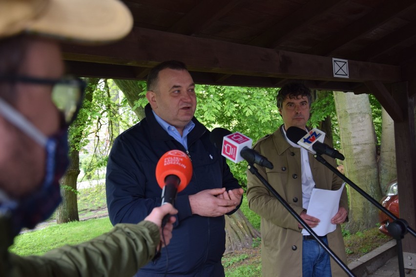 Senator Stanisław Gawłowski (z lewej) i poseł Radosław...