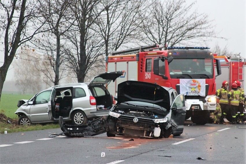 Zderzenie dwóch samochodów osobowych w Warszkowie niedaleko...