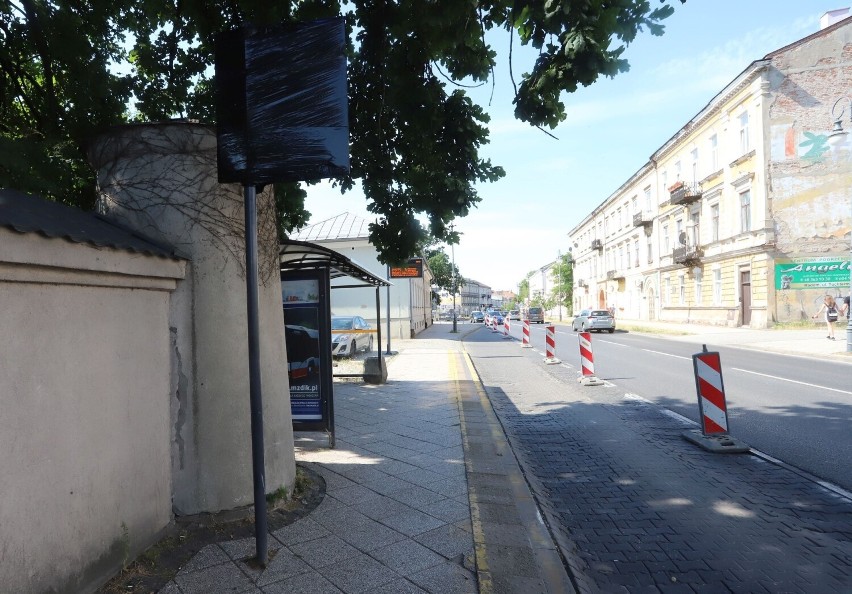 Ruszył remont zatoki przy Resursie Obywatelskiej na ulicy Malczewskiego w Radomiu. Są zmiany w ruchu autobusów i pieszych