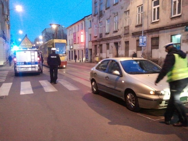 Samochód potrącił pieszego. Do wypadku doszło na Przybyszewskiego w Łodzi.