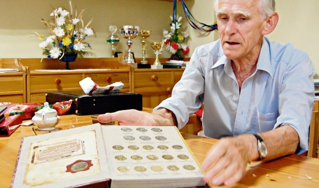 - Większość kolekcjonuje monety, ale zaczęło się od znaczków - mówi Stanisław Grąbczewski