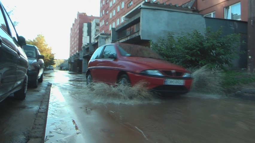 Wrocław: Okolice Bajana do północy były bez wody (ZDJĘCIA, FILM)