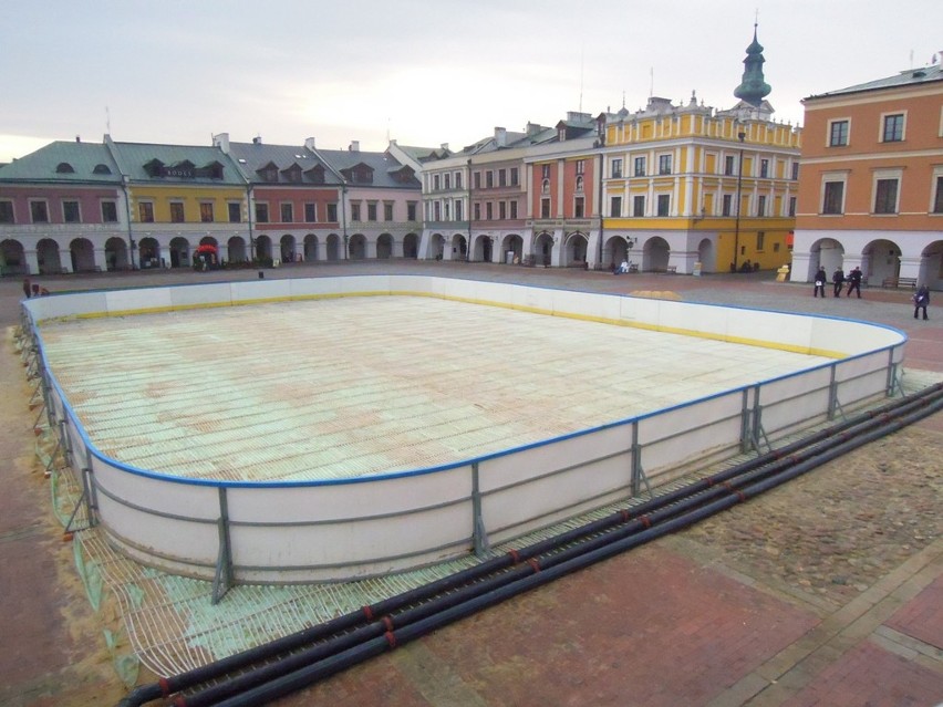 Rozkładają lodowisko w Zamościu. Będziemy się ślizgać na...