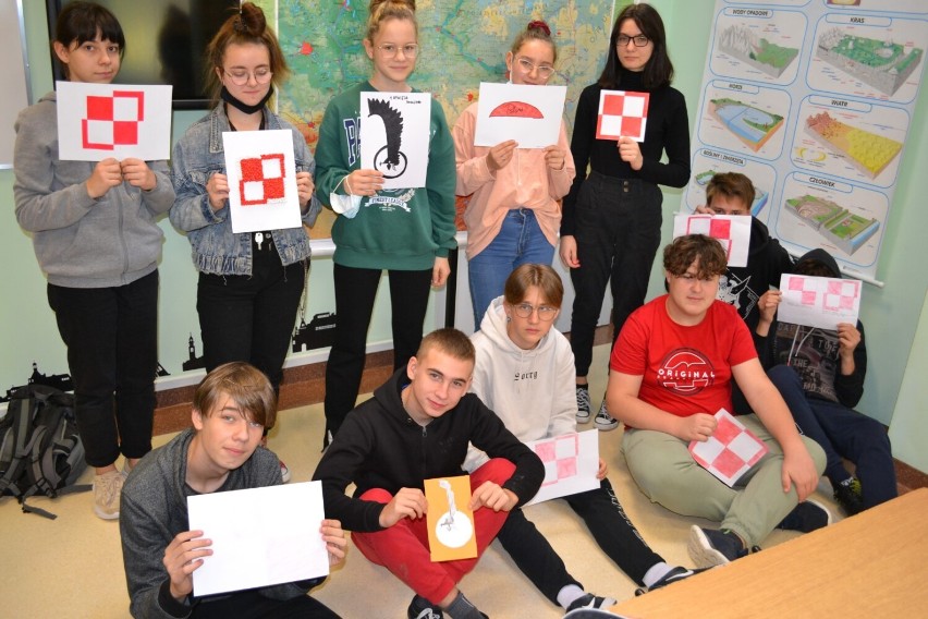 Uczniowie z Koźlin i Suchego Dębu poznawali dzieje polskiego oręża