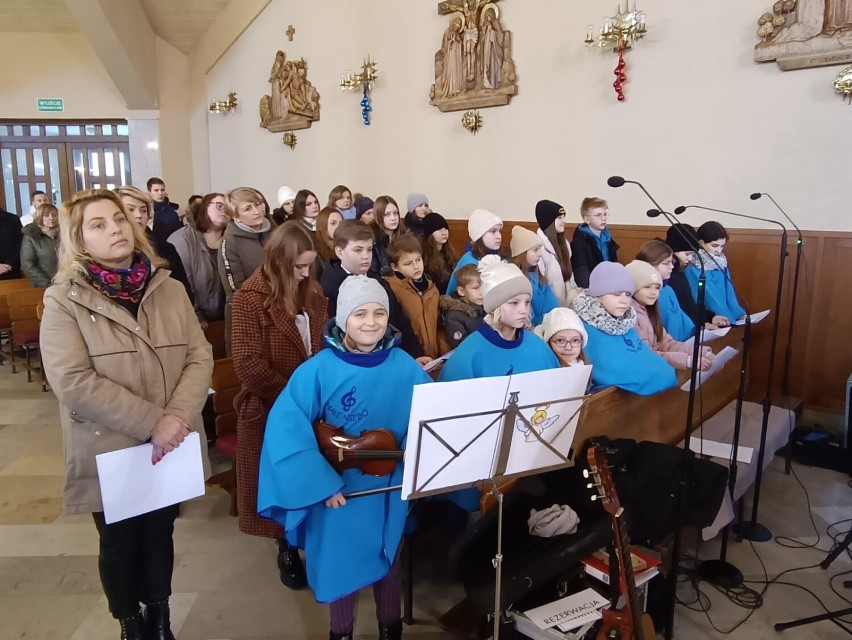 Miedzyparafialne kolędowanie w Zduńskiej Woli. Koncert w parafii św. Maksymiliana
