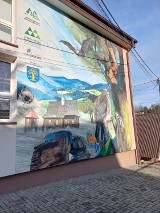 W Rajbrocie odsłonięto mural przestawiający zagrożone gatunki, pomnik przyrody i zabytkowy kościół z gminy Lipnica Murowana