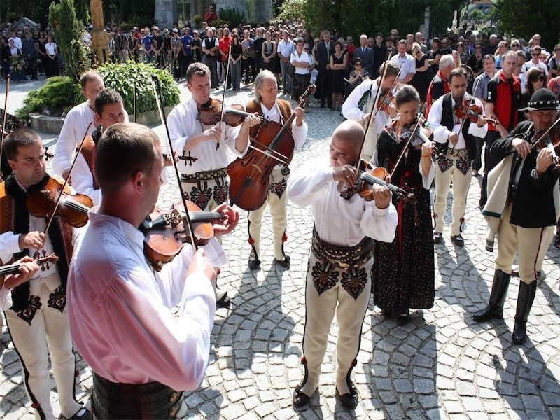 Zakopane: pogrzeb ratowników TOPR. Zginęli ratując kobietę