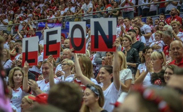 Kibice na sobotnim, siatkarskim meczu Polska - Francja w Ergo Arenie