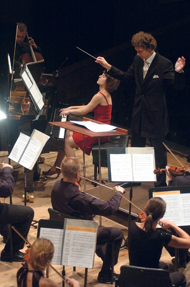 Na inauguracyjnym koncercie orkiestrę Hanseatica poprowadził Dawid Sadowski