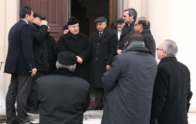 Podczas spotkania z prymasem arabscy ambasadorzy zwiedzili katedrę w Gnieźnie