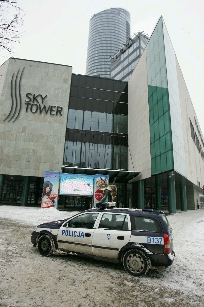 Wrocław: Ewakuacja Sky Tower. Policja już zatrzymała podejrzaną kobietę