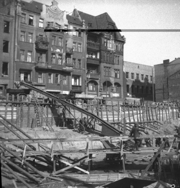 Okrąglak budowano w latach 1948-1955 według projektu Marka...