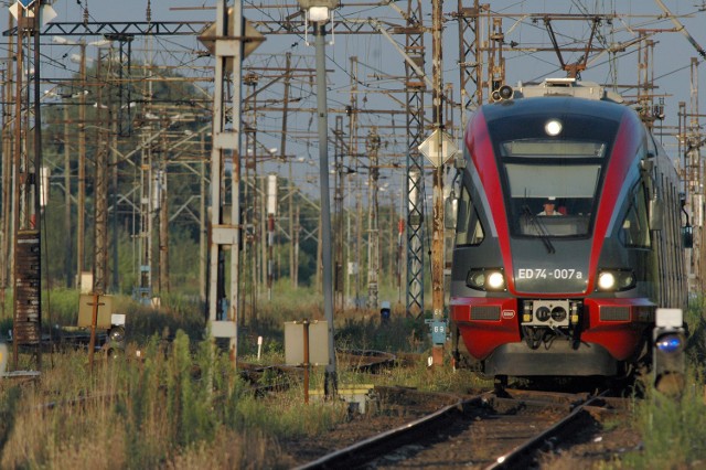 W przetargu bierze udział bydgoska firma PESA, której pociągi ED74 kursują pomiędzy Łodzią a Warszawą