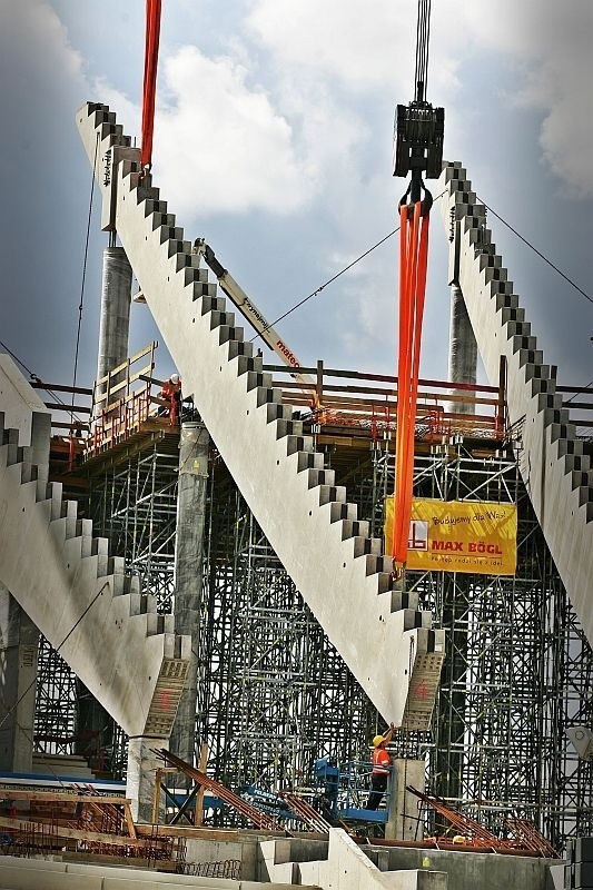 Wrocław: Pierwsze rygle już stoją na stadionie