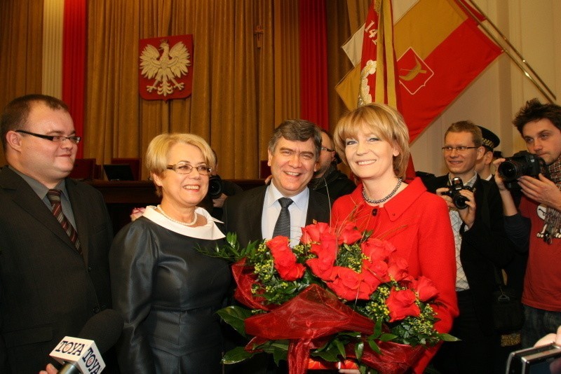 Hanna Zdanowska po zaprzysiężeniu przyjmowała gratulacje.