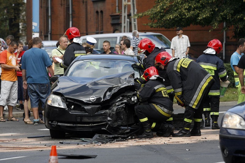 Legnica: Groźny wypadek na ul. Piastowskiej (ZDJĘCIA)