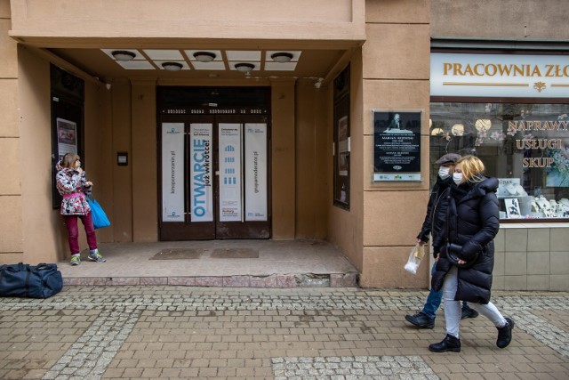 Fundacja Kino Pomorzanin do czasu, kiedy będzie możliwe zaprezentowanie efektu zakończonych prac w sali głównej, dzięki dodatkowym funduszom od Grupy Moderator chce jeszcze wyremontować kinowe foyer i odnowić wejście od strony Gdańskiej