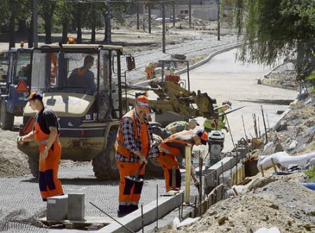 Ulica Zachodnia w okolicy Manufaktury to wciąż plac budowy, więc jak tu ma jechać super tramwaj?