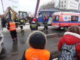Poznań: Dwie kobiety wpadły pod tramwaj na Moście Dworcowym [ZDJĘCIA]