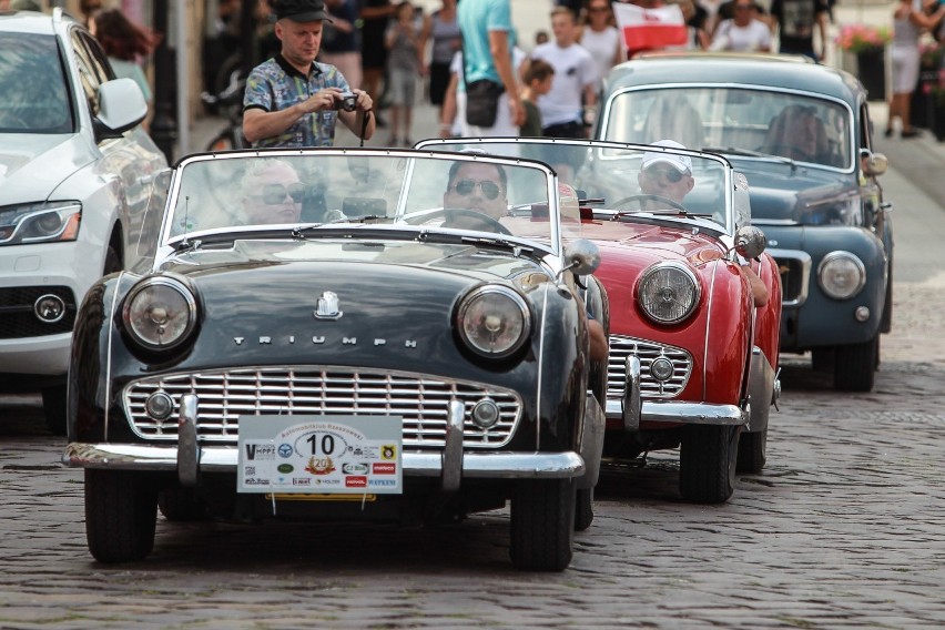 Na rzeszowski Rynek dotarł w sobotę 20. Podkarpacki Rajd...