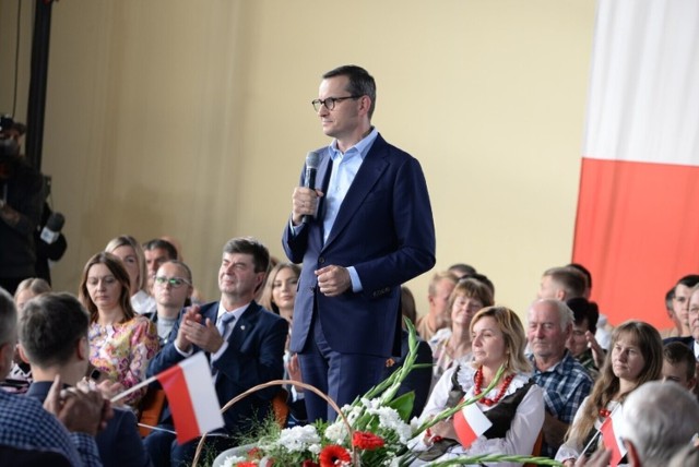 Premier Mateusz Morawiecki odpowiadał w Żalnie na liczne pytania. Zadali je mieszkańcy nie tylko z powiatu tucholskiego, ale też np. Chojnic