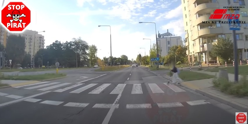 Warszawa. Kierowca niemal zmiótł na pasach dziewczynkę na hulajnodze. Auto wyminęło dziecko o centymetry. Sprawa trafiła do sądu