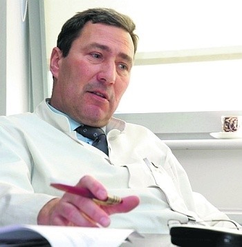 Dr Jerzy Załuski chce leczyć herceptyną wszystkie chore kobiety