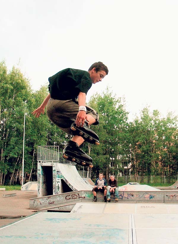 Miłośnicy rolek mogą dziś korzystać jedynie ze skateparków na otwartym powietrzu.