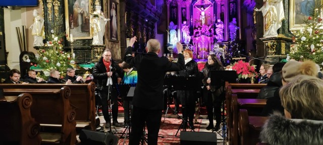 Koncert kolęd w kościele pod wezwaniem świętego Jana Apostoła i Ewangelisty w Pińczowie.