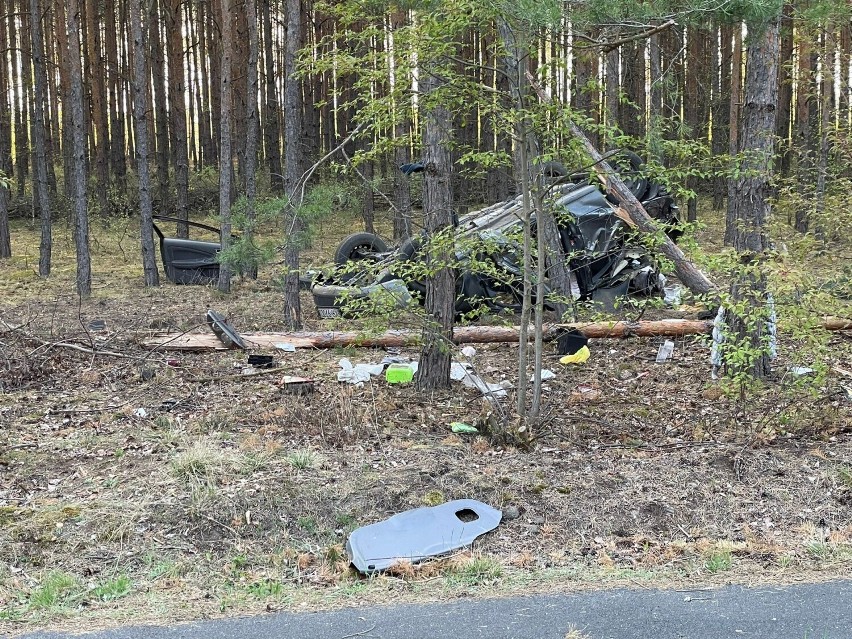 Wypadek w okolicach Gubina. Auto dachowało w pobliżu...